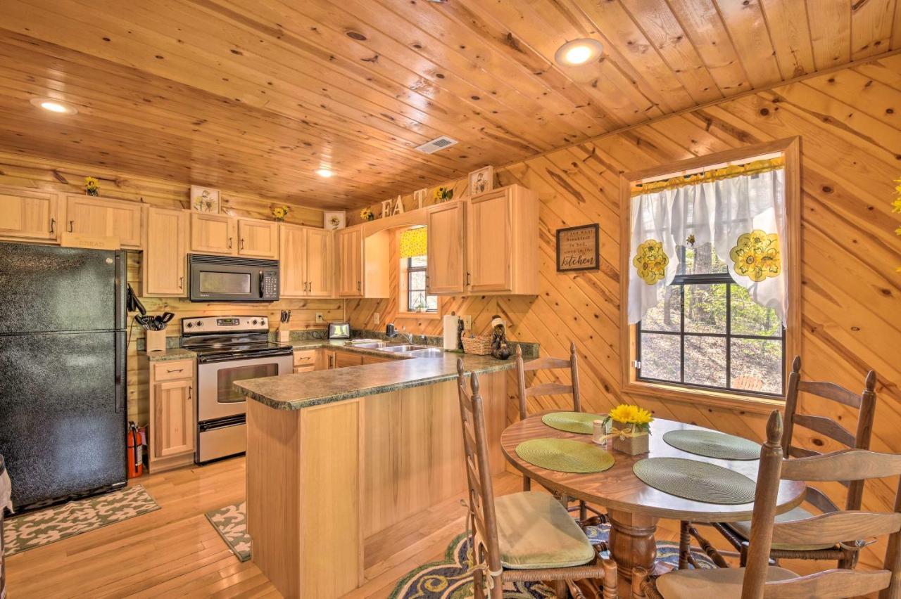 Cozy Hiawassee Cabin With Fire Pit And Mtn Views! Екстериор снимка